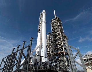 falcon 9 on pad_1496347034140-401385-401385.jpg