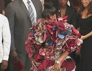 rihanna_1493693459712.jpg