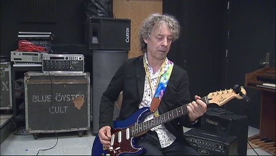 Former Blue Öyster Cult drummer inspires students