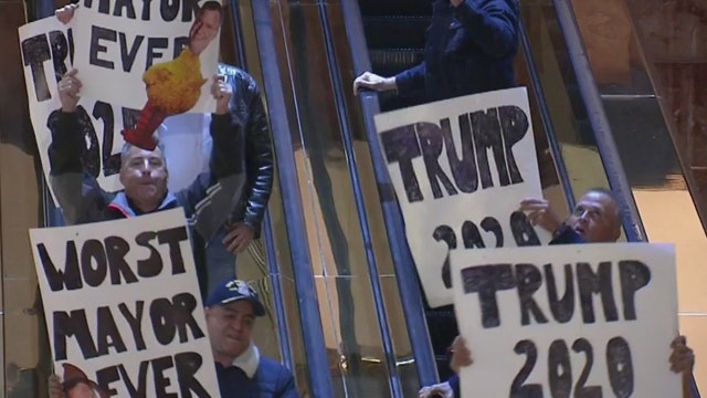 Trump supporters heckle Mayor de Blasio at Trump Tower event
