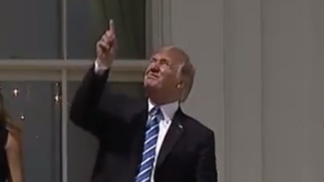 Eclipse 2017: Trump briefly looked at sky without glasses