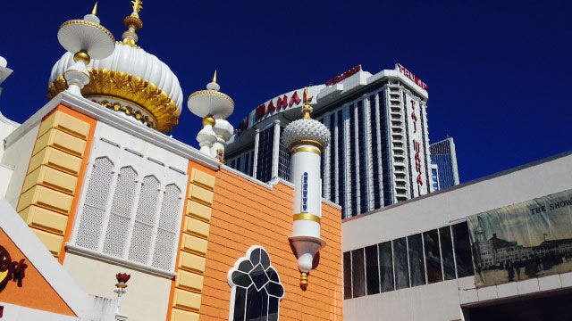 Icahn selling Trump Taj Mahal casino to Hard Rock