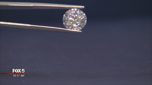 Thief switches cubic zirconia for diamond