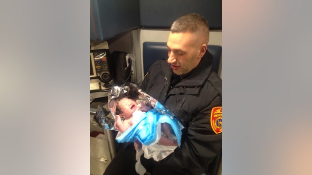 Cops help deliver baby in side of road