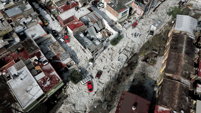 Freak storm buries city in Mexico