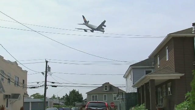Filing airport noise complaints instantly