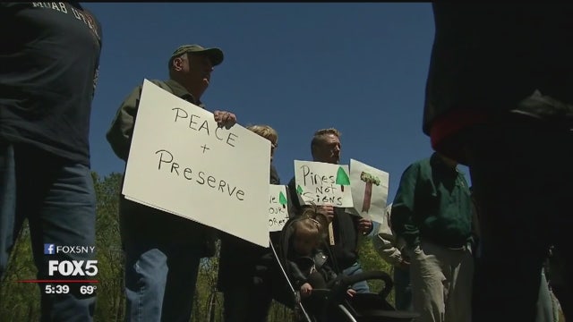 Battle over billboard heats up on Long Island