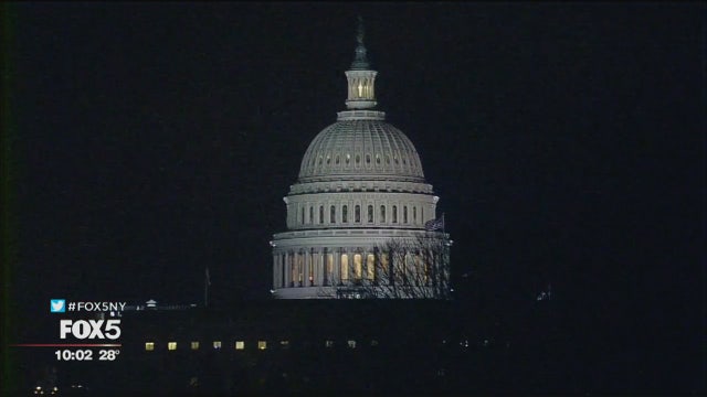 Congress scrambles to avert government shutdown