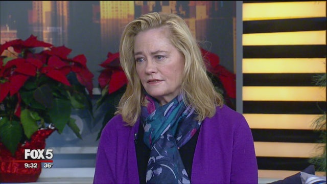Cybill Shepherd says she rebuffed Les Moonves advances
