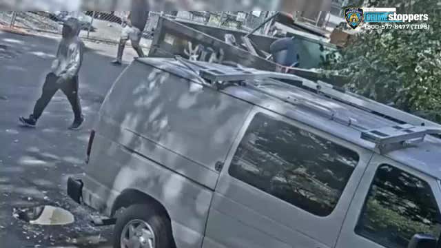 Police searching for gunman who shot victim in buttocks in Brooklyn