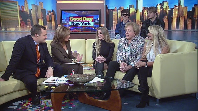 Eddie Money and family play together