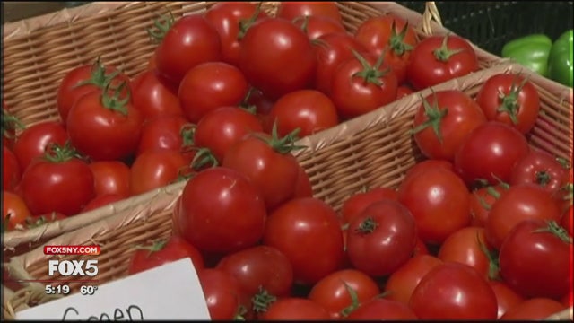 Free meals made from 'food waste' handed out in Manhattan
