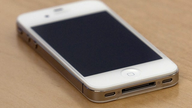 FaceTime bug allows callers to listen in before you accept the call, reports say