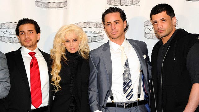 IRS raids Gotti mansion, auto-body shop