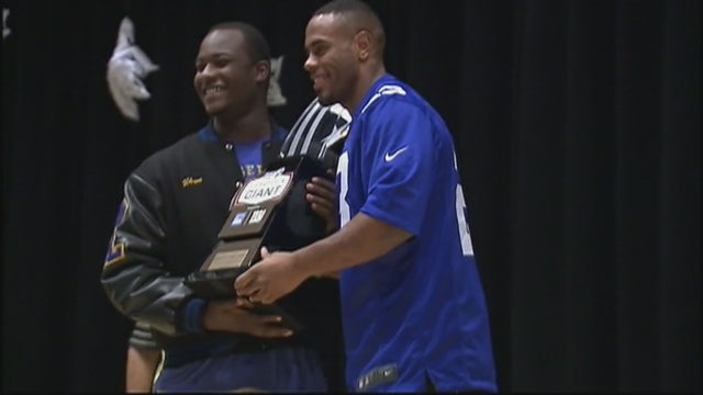 Long Island senior wins Heart of a Giant Award