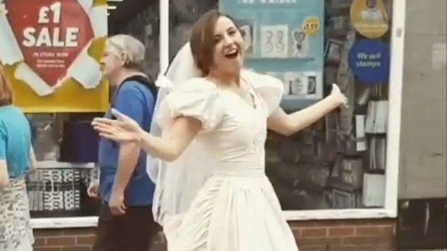 Single woman hosts wedding-themed birthday to celebrate making it 'all this way without marrying'