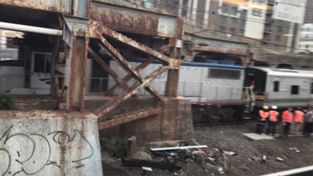 Power problem leaves 2 LIRR trains stuck in tunnel