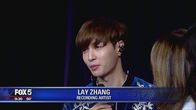 Lay Zhang performs 'Namanana'