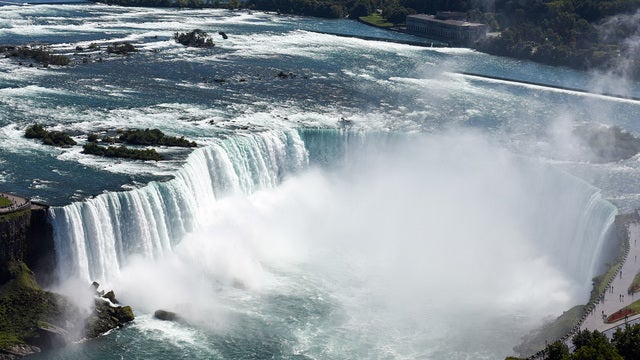 Police: Man survives going over Niagara Falls