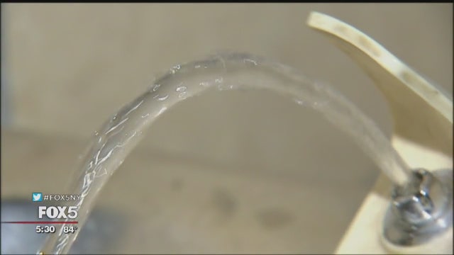 Newark mayor says all tainted pipes to be replaced in 30 months