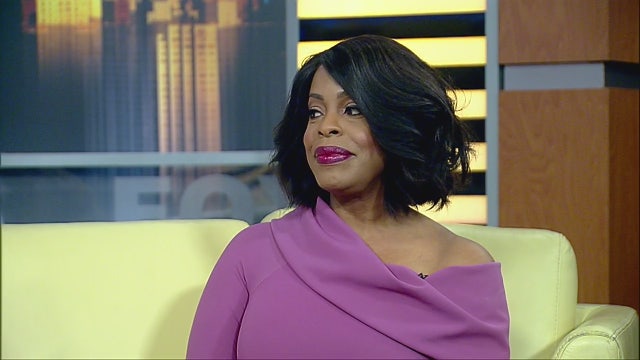 Niecy Nash balances it all