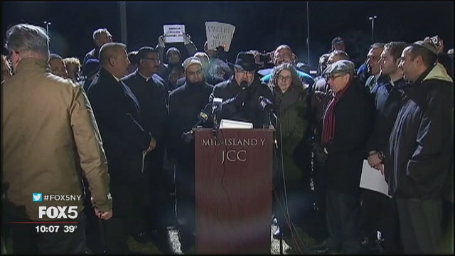 Interfaith peace vigil held at threatened JCC on Long Island