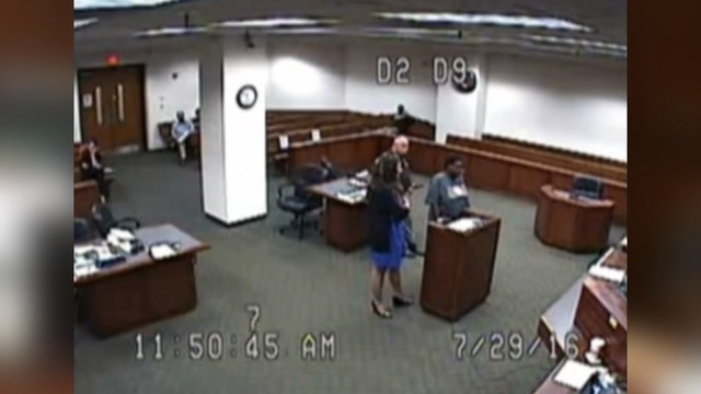 Inmate shows up in court pantless