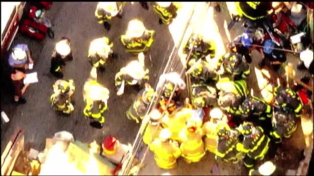 Dangerous rescue after collapse at Queens building