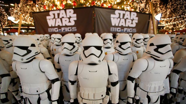 'Star Wars' premieres to excited crowds, sets records