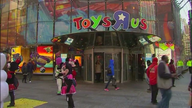 Toys "R" Us liquidation sales delayed; expected to begin Friday
