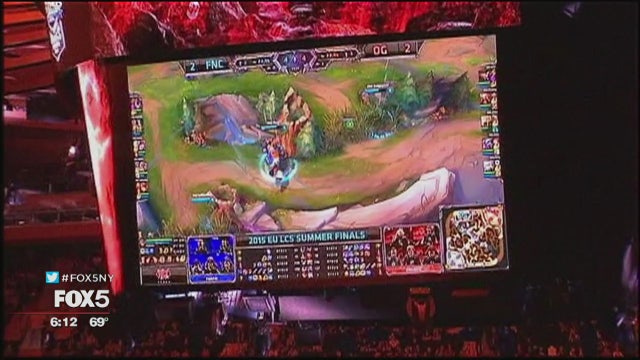 Universities respond to growth of gaming with 'e-sports' programs