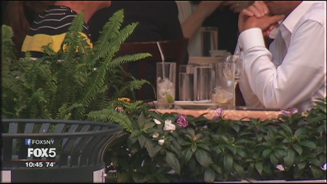 Who should pay on the first date?