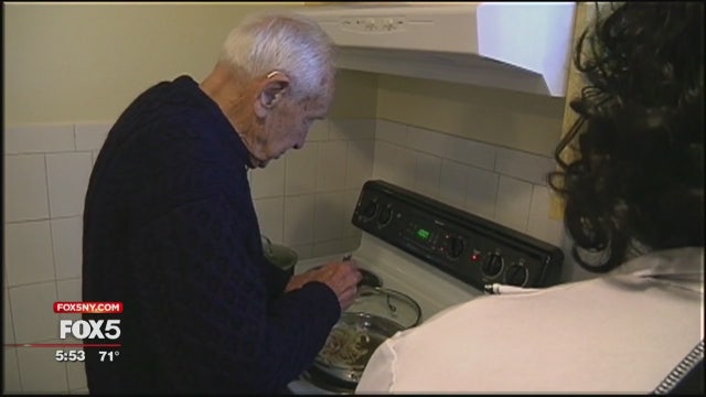 95-year-old widower learns to cook