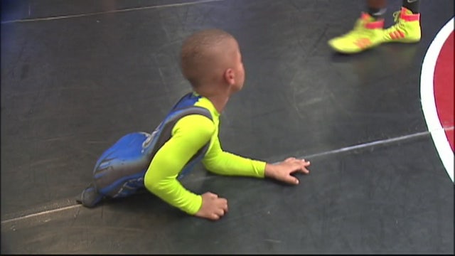 Young wrestler with no legs inspires others