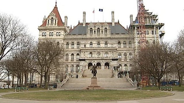 NY Gov. Cuomo raising minimum wage for state employees