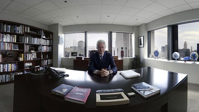 Bill Clinton appears in virtual-reality movie on Africa