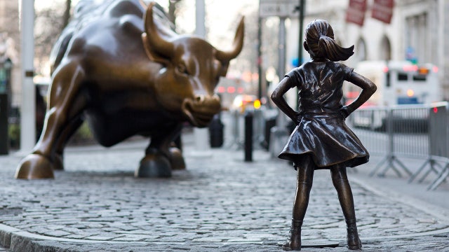 Wall Street bull sculptor wants 'Fearless Girl' gone