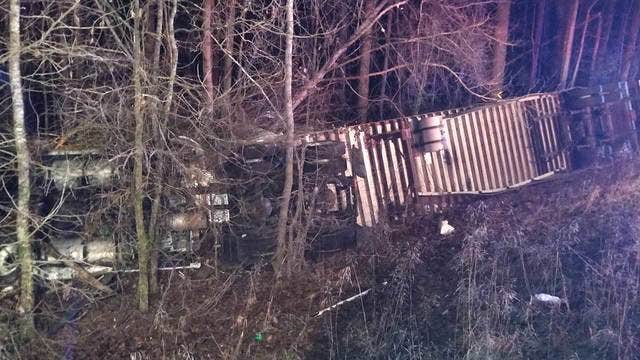 Spilled chicken cause traffic problems