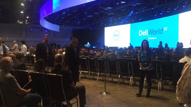 Dell founder holds convention, talks $67 billion EMC buyout