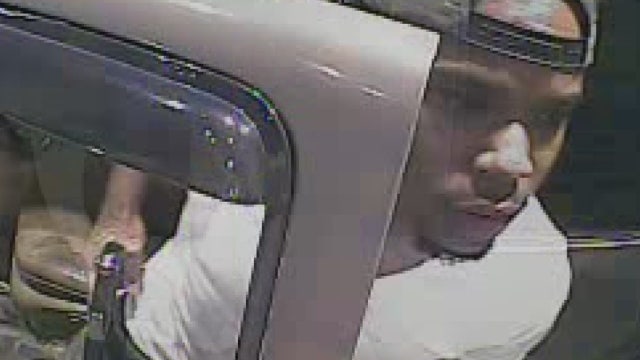 Del Taco drive-through customer pulls gun in Livonia