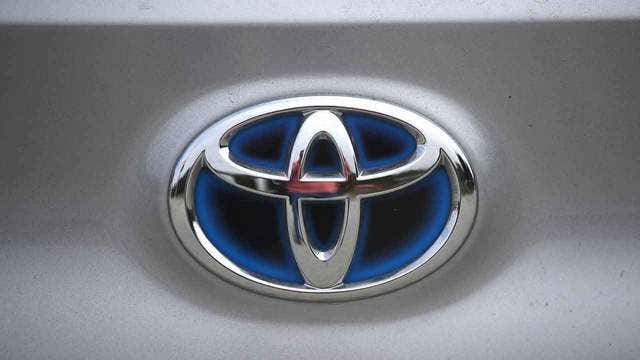 Toyota recalls pickups, SUVs to fix air bag, brake problems