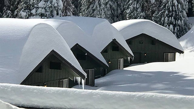 Snowbound California guests freed after 5 days at lodge