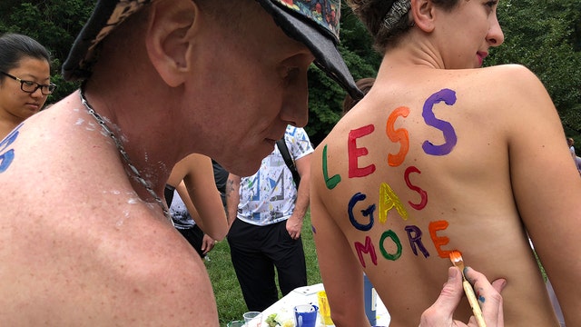 Hundreds of bicyclists ride nude in Philadelphia