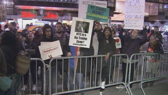 Trump draws supporters, protesters