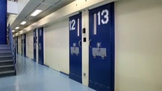 191 inmates at Rikers Island jail to be released immediately, Gov. Hochul announces