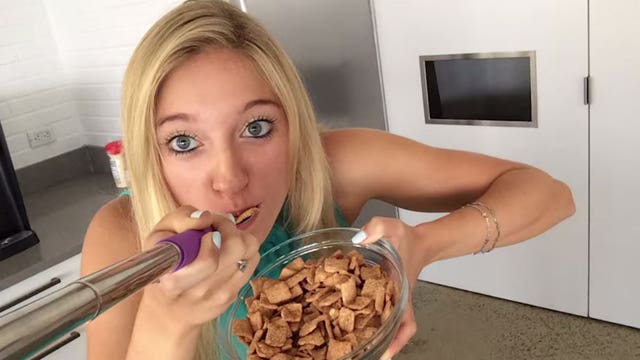 Selfie spoon for breakfast photos is a real thing