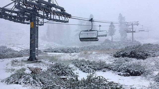 Snow falling on I-80 on top of Sierra Nevada
