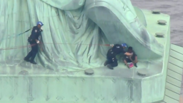 Officers recount rescue of protester at Statue of Liberty