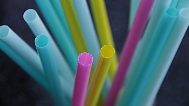 California city OKs jail time for defying plastic straw ban