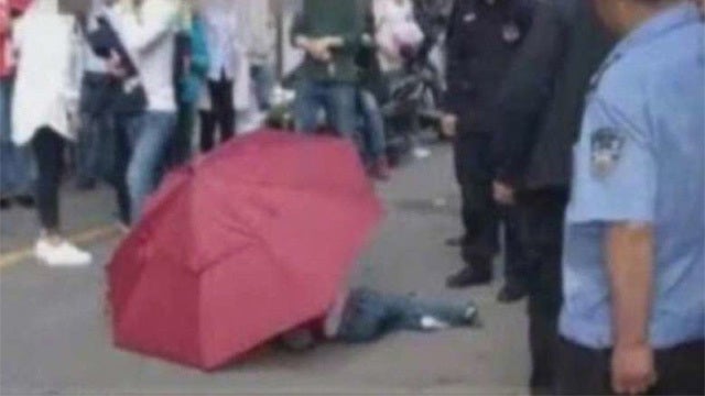 Child falls 10-stories after trying to use umbrella as parachute